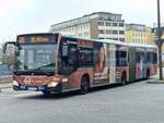 wagen-7432/849357/hha-7432-mb-citaro-c2-g HHA 7432, MB Citaro C2 G mit der Werbung : Eidelstedt Center als 25 nach Bf. Altona  (Bf. Altona) 09.04.2023