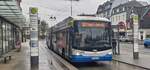 stadtwerke-solingen-gmbh-sws/849350/sws-958-hess-trolleybus-bgt-n2c-als SWS 958, Hess Trolleybus BGT-N2C als 682 nach Solingen Hauptbahnhof (Solingen Rathaus) 18.02.2023